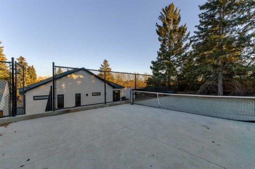 30 Roselawn Crescent Nw, Calgary, AB - Outdoor