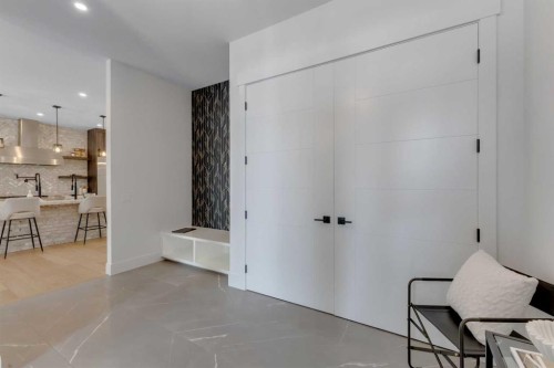 30 Roselawn Crescent Nw, Calgary, AB - Indoor