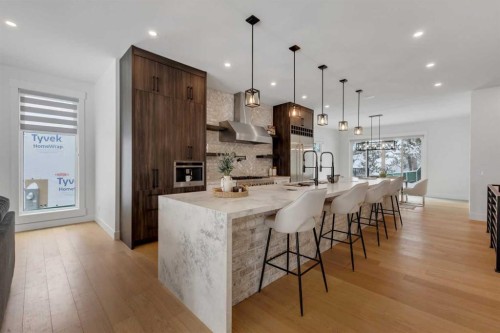 30 Roselawn Crescent Nw, Calgary, AB - Indoor Photo Showing Kitchen With Upgraded Kitchen