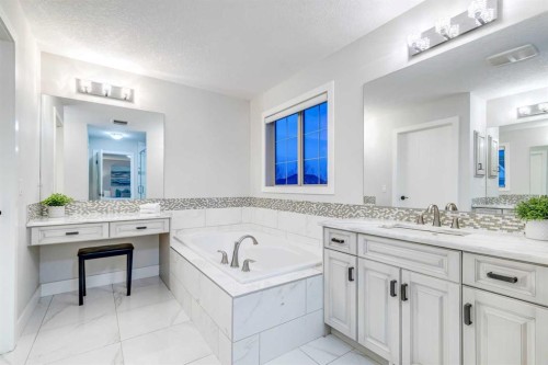 61 Masters Landing Se, Calgary, AB - Indoor Photo Showing Bathroom