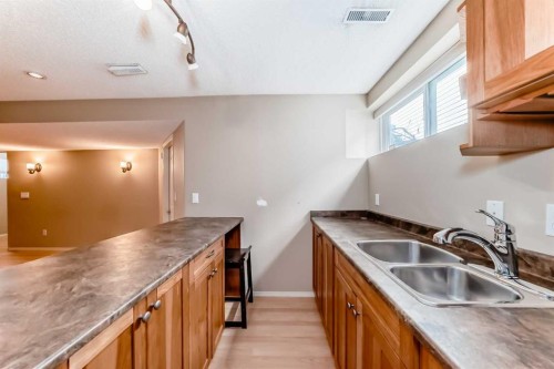 131 Somerside Crescent Sw, Calgary, AB 