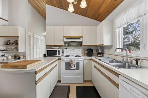 5350 57 Avenue, Olds, AB - Indoor Photo Showing Kitchen With Double Sink