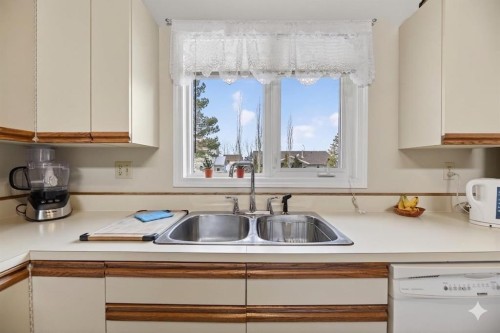 5350 57 Avenue, Olds, AB - Indoor Photo Showing Kitchen With Double Sink