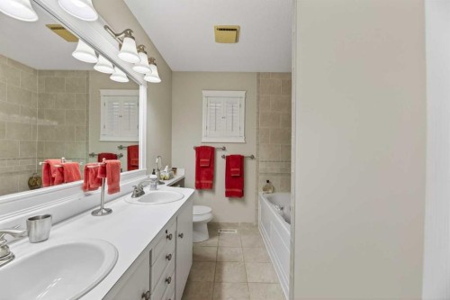 5350 57 Avenue, Olds, AB - Indoor Photo Showing Bathroom