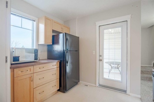 122 Panamount Drive Nw, Calgary, AB - Indoor Photo Showing Kitchen