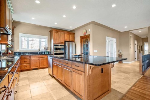 341 1 Avenue Se, Diamond Valley, AB - Indoor Photo Showing Kitchen