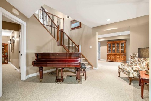 341 1 Avenue Se, Diamond Valley, AB - Indoor Photo Showing Other Room