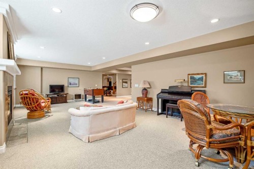 341 1 Avenue Se, Diamond Valley, AB - Indoor
