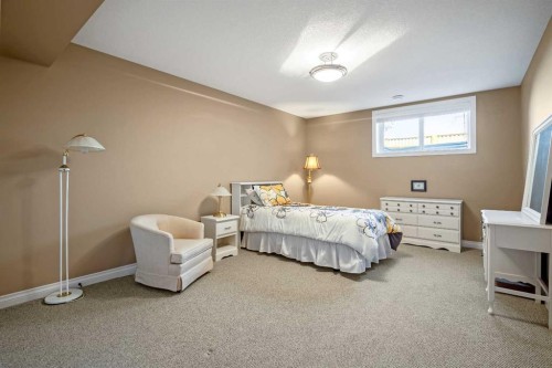 341 1 Avenue Se, Diamond Valley, AB - Indoor Photo Showing Bathroom