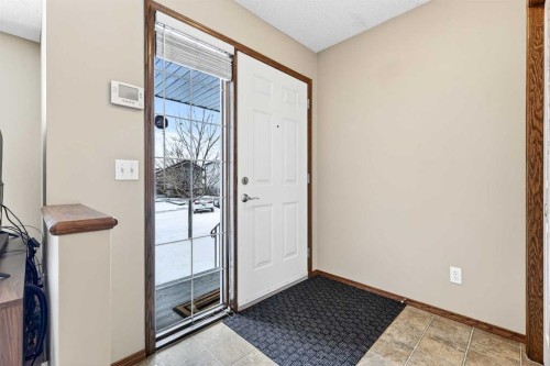 57 Everridge Way Sw, Calgary, AB - Indoor Photo Showing Other Room
