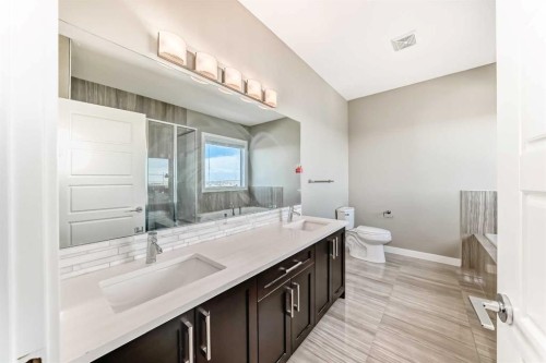 184 Sherview Grove Nw, Calgary, AB - Indoor Photo Showing Bathroom