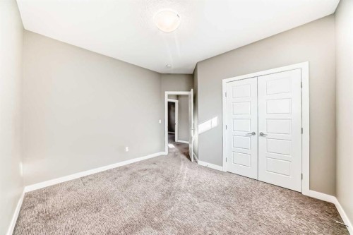 184 Sherview Grove Nw, Calgary, AB - Indoor Photo Showing Other Room