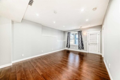 184 Sherview Grove Nw, Calgary, AB - Indoor Photo Showing Other Room