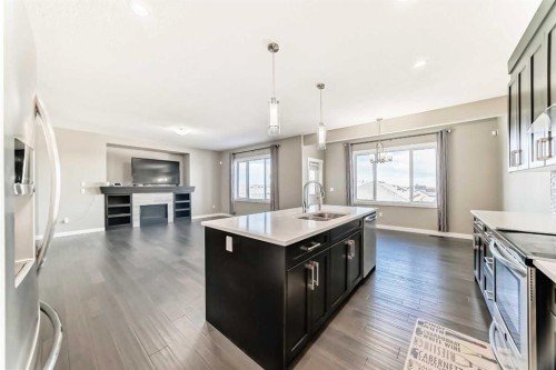 184 Sherview Grove Nw, Calgary, AB - Indoor Photo Showing Kitchen With Upgraded Kitchen