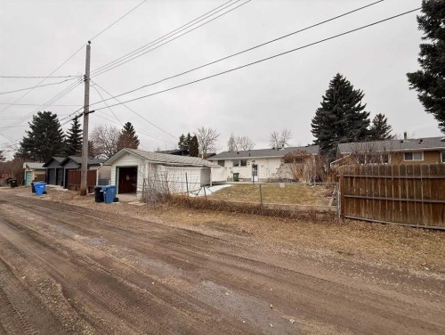 6124 Lloyd Crescent Sw, Calgary, AB - Outdoor