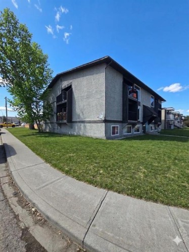 4503 73 Street Nw, Calgary, AB - Outdoor