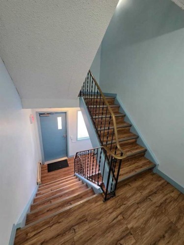 4503 73 Street Nw, Calgary, AB - Indoor Photo Showing Other Room