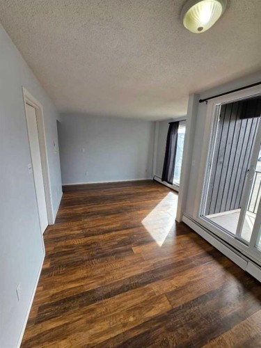 4503 73 Street Nw, Calgary, AB - Indoor Photo Showing Other Room