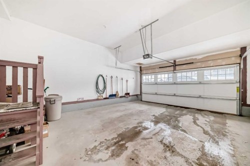 12 Kincora Mews Nw, Calgary, AB - Indoor Photo Showing Garage