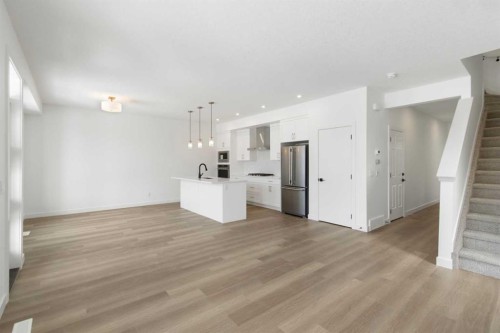 2235 81St Street Sw, Calgary, AB - Indoor Photo Showing Kitchen