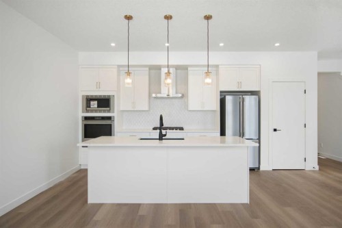 2235 81St Street Sw, Calgary, AB - Indoor Photo Showing Kitchen With Upgraded Kitchen