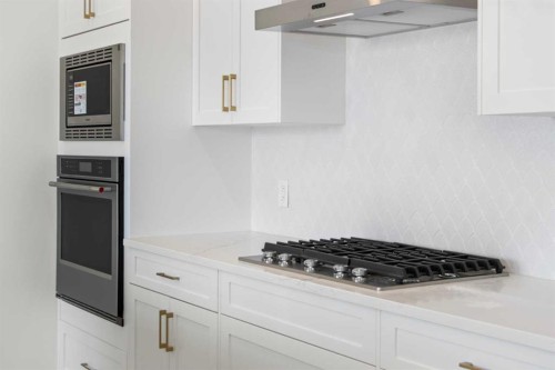 2235 81St Street Sw, Calgary, AB - Indoor Photo Showing Kitchen