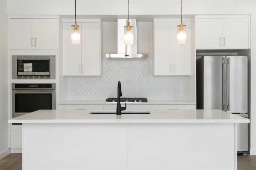 2235 81St Street Sw, Calgary, AB - Indoor Photo Showing Kitchen With Upgraded Kitchen