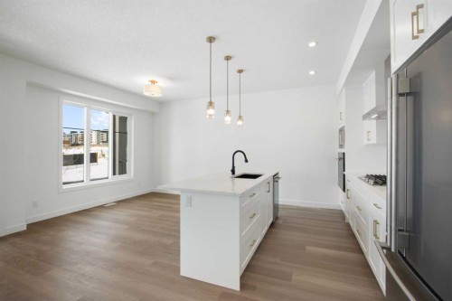 2235 81St Street Sw, Calgary, AB - Indoor Photo Showing Kitchen With Upgraded Kitchen