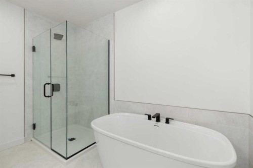 2235 81St Street Sw, Calgary, AB - Indoor Photo Showing Bathroom