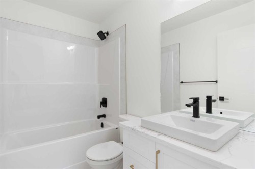 2235 81St Street Sw, Calgary, AB - Indoor Photo Showing Bathroom