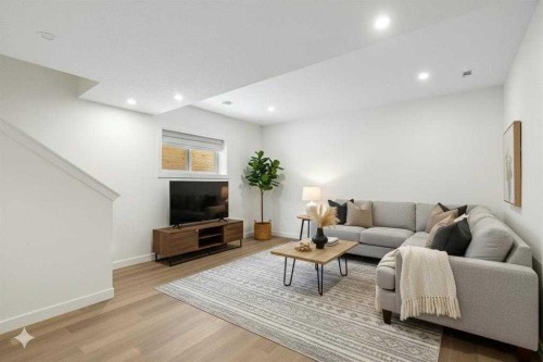 2235 81St Street Sw, Calgary, AB - Indoor Photo Showing Living Room