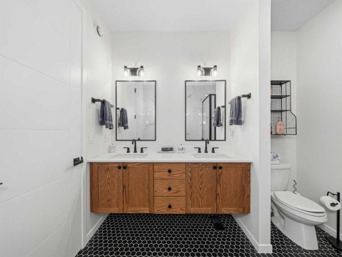 111 Haskayne Drive Nw, Calgary, AB - Indoor Photo Showing Bathroom