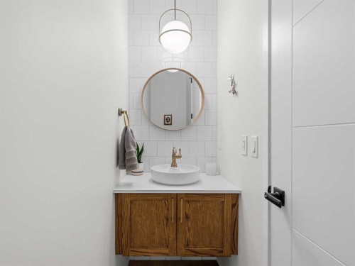 111 Haskayne Drive Nw, Calgary, AB - Indoor Photo Showing Bathroom