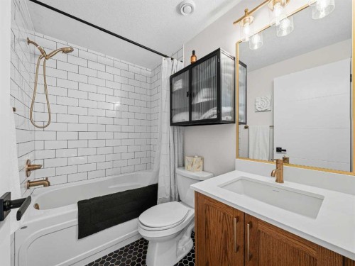 111 Haskayne Drive Nw, Calgary, AB - Indoor Photo Showing Bathroom