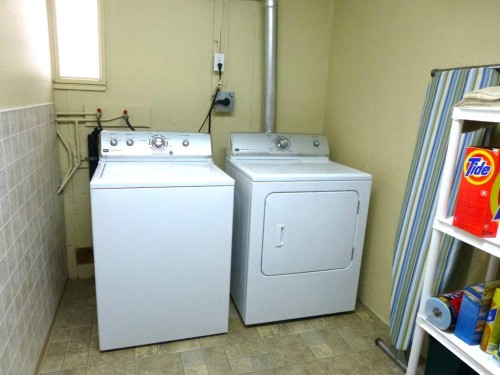 2828 25A Street Sw, Calgary, AB - Indoor Photo Showing Laundry Room