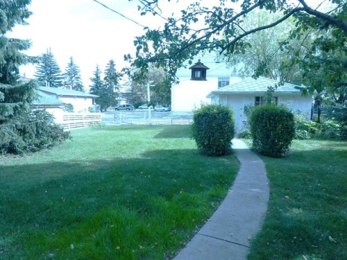 2828 25A Street Sw, Calgary, AB - Outdoor