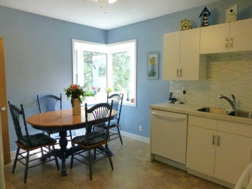 2828 25A Street Sw, Calgary, AB - Indoor Photo Showing Dining Room