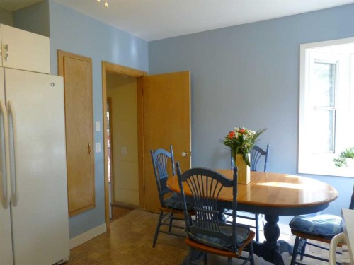 2828 25A Street Sw, Calgary, AB - Indoor Photo Showing Dining Room