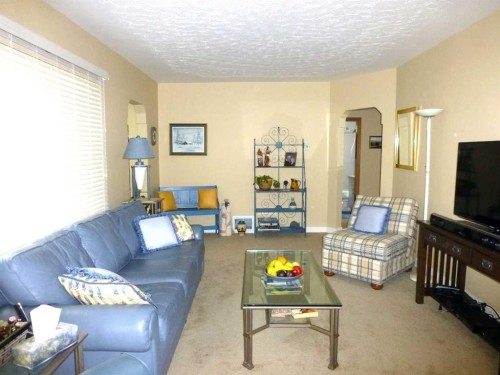 2828 25A Street Sw, Calgary, AB - Indoor Photo Showing Living Room