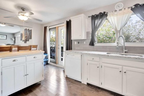 4764 Rundlewood Drive Ne, Calgary, AB - Indoor Photo Showing Kitchen