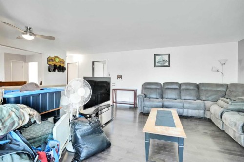 4764 Rundlewood Drive Ne, Calgary, AB - Indoor Photo Showing Living Room