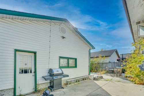 4764 Rundlewood Drive Ne, Calgary, AB - Outdoor With Exterior