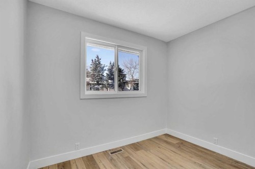 363 Templeside Circle Ne, Calgary, AB - Indoor Photo Showing Other Room