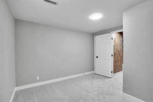 363 Templeside Circle Ne, Calgary, AB - Indoor Photo Showing Other Room