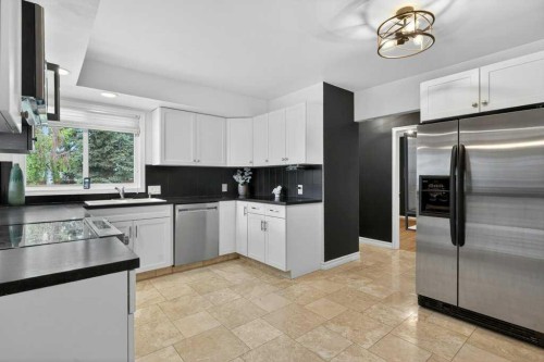 425 Woodland Crescent Se, Calgary, AB - Indoor Photo Showing Kitchen With Stainless Steel Kitchen