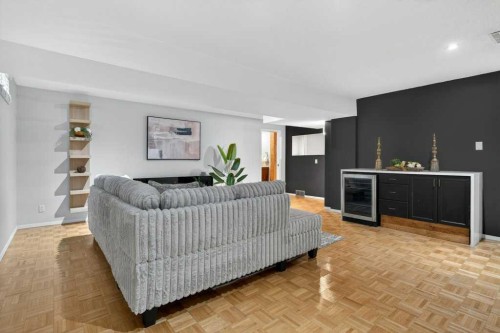 425 Woodland Crescent Se, Calgary, AB - Indoor Photo Showing Other Room