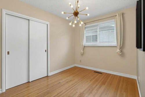 425 Woodland Crescent Se, Calgary, AB - Indoor Photo Showing Other Room
