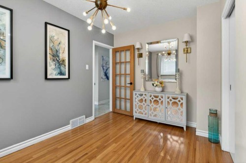 425 Woodland Crescent Se, Calgary, AB - Indoor Photo Showing Other Room
