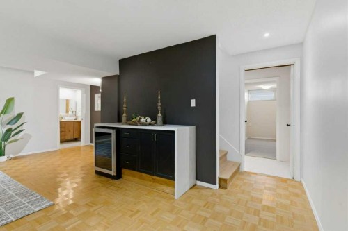 425 Woodland Crescent Se, Calgary, AB - Indoor Photo Showing Other Room