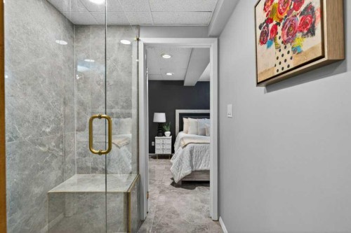 425 Woodland Crescent Se, Calgary, AB - Indoor Photo Showing Bathroom